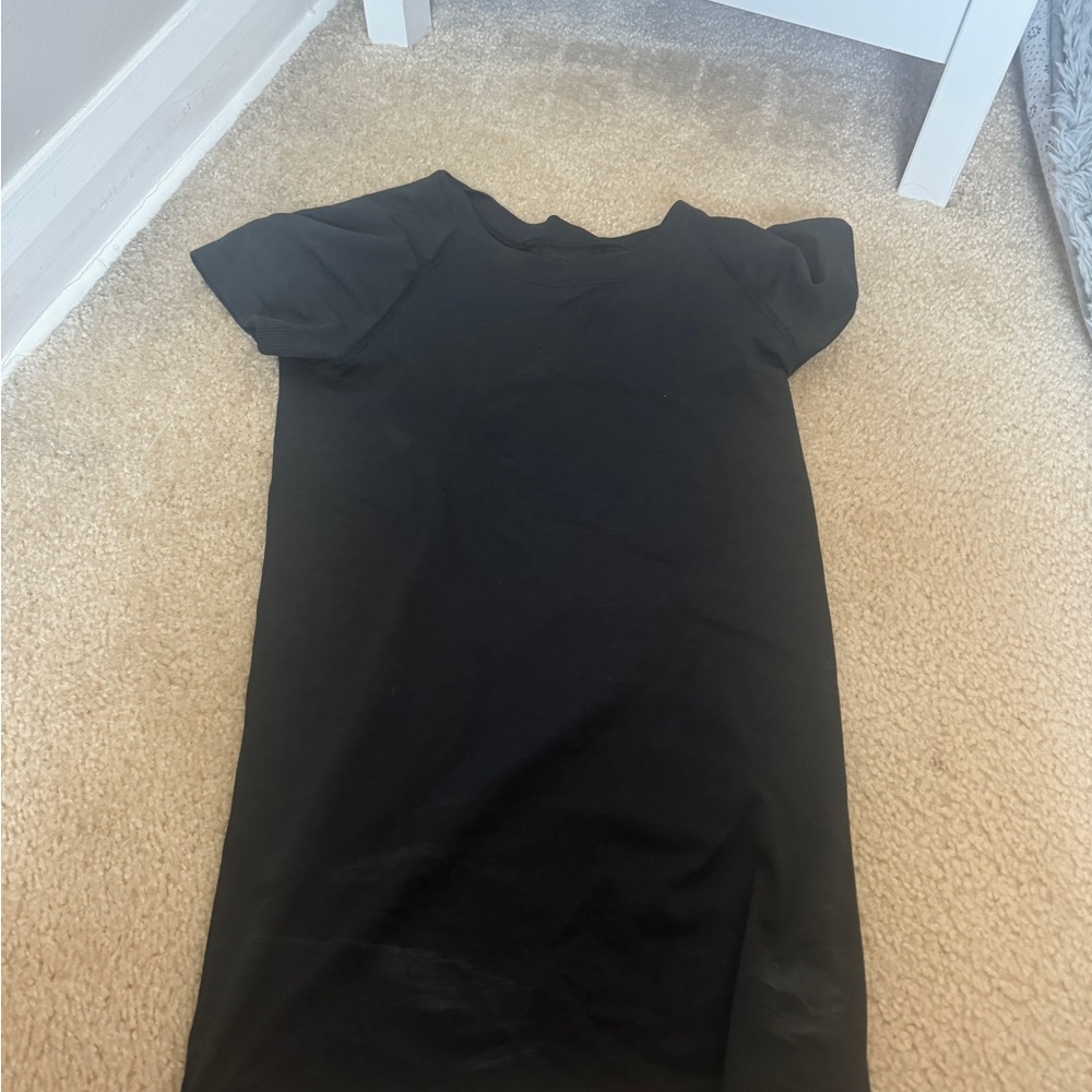 Lululemon black swiftly tech shirt | size 4 black